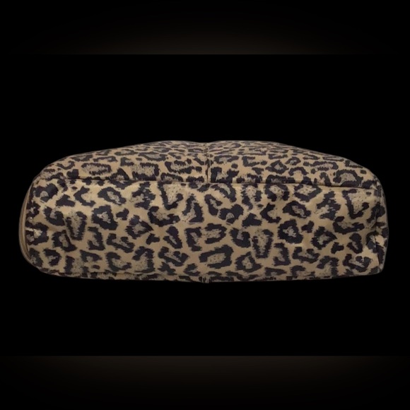Travelon Leopard Print Shoulder Bag, Polyester, Water Bottle Side Pocket, RFID - Picture 4 of 14